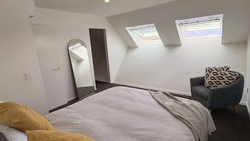 3 bedrooms, internet, bed sheets