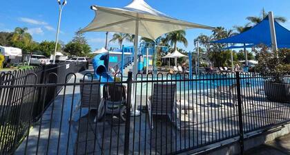 Tuncurry 2BR walk to lake