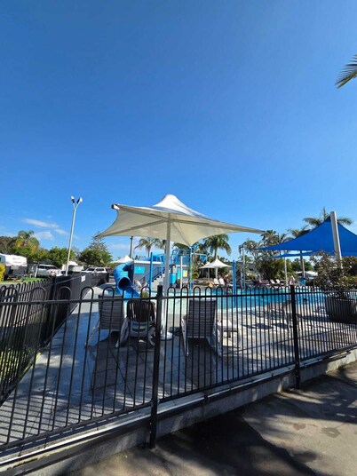 Tuncurry 2BR walk to lake