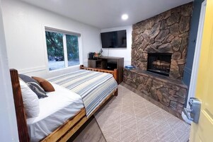 Standard Cabin | Iron/ironing board, free WiFi, bed sheets