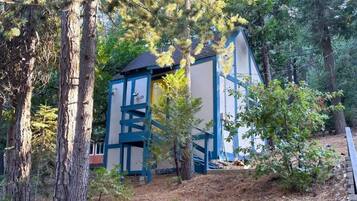 Cabane Standard | Fer et planche Ă repasser, Wi-Fi gratuit, draps fournis