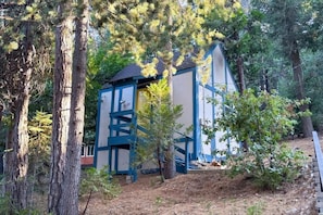 Standard Cabin | Iron/ironing board, free WiFi, bed sheets - Arrowhead Ranch Retreat and Conference (Lake Arrowhead)