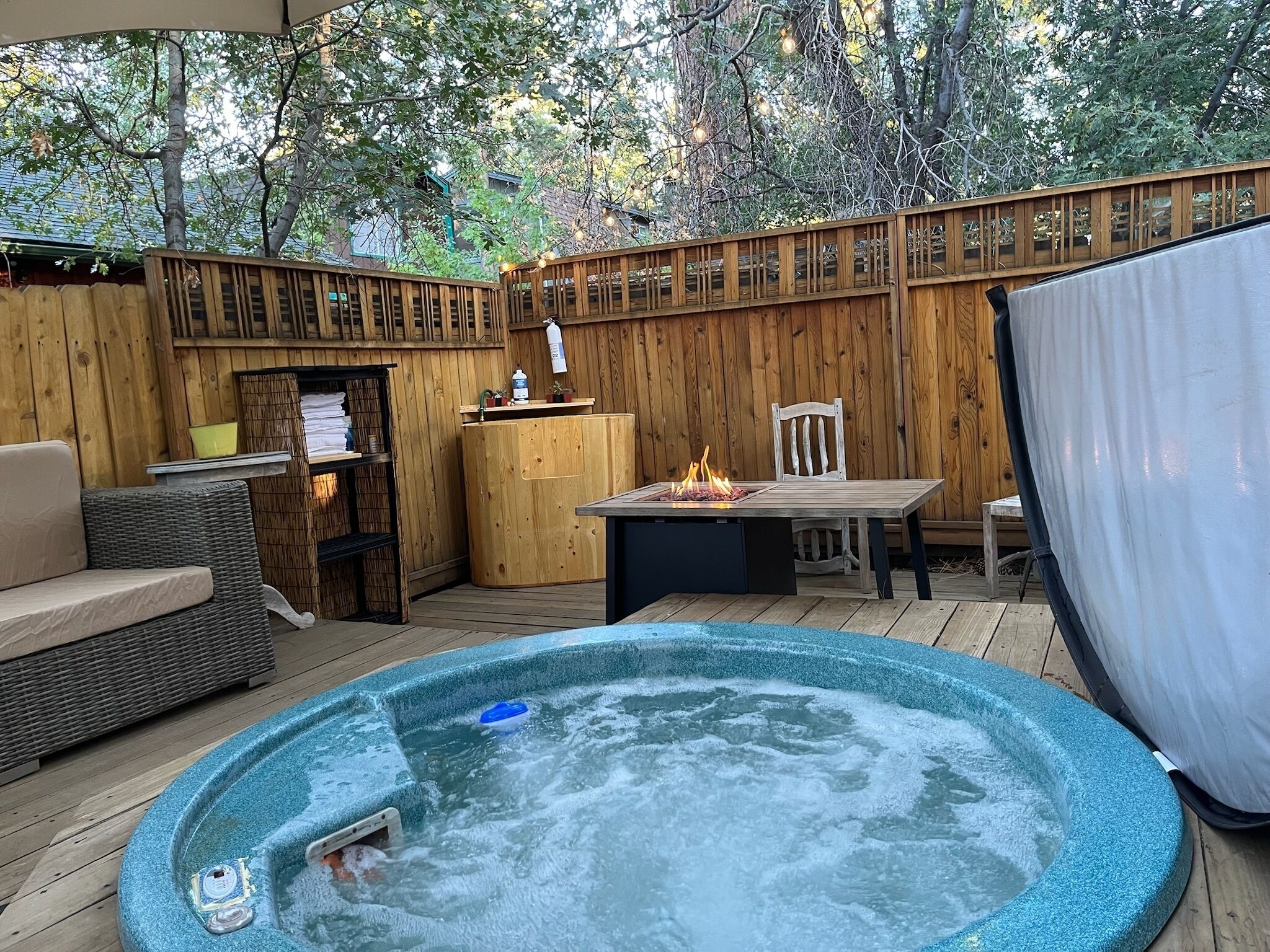 Bañera de hidromasaje al aire libre