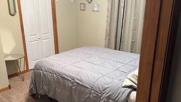 2 bedrooms, iron/ironing board, free WiFi, bed sheets