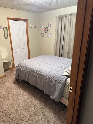 2 bedrooms, iron/ironing board, free WiFi, bed sheets