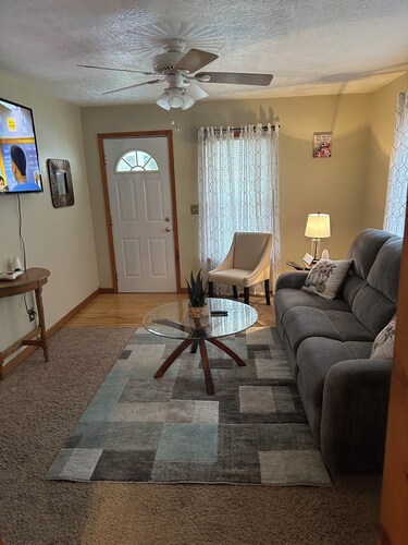 Charming 2-bedroom house in fabulous Charleston with AC