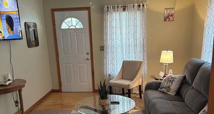 Charming 2-bedroom house in fabulous Charleston with AC