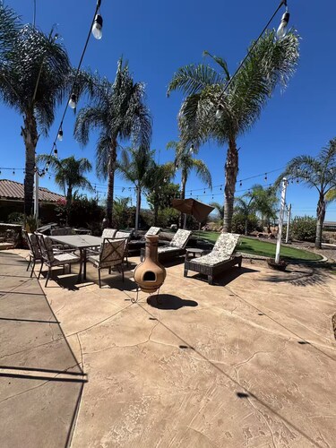 Relaxing Poolside Getaway Guest House