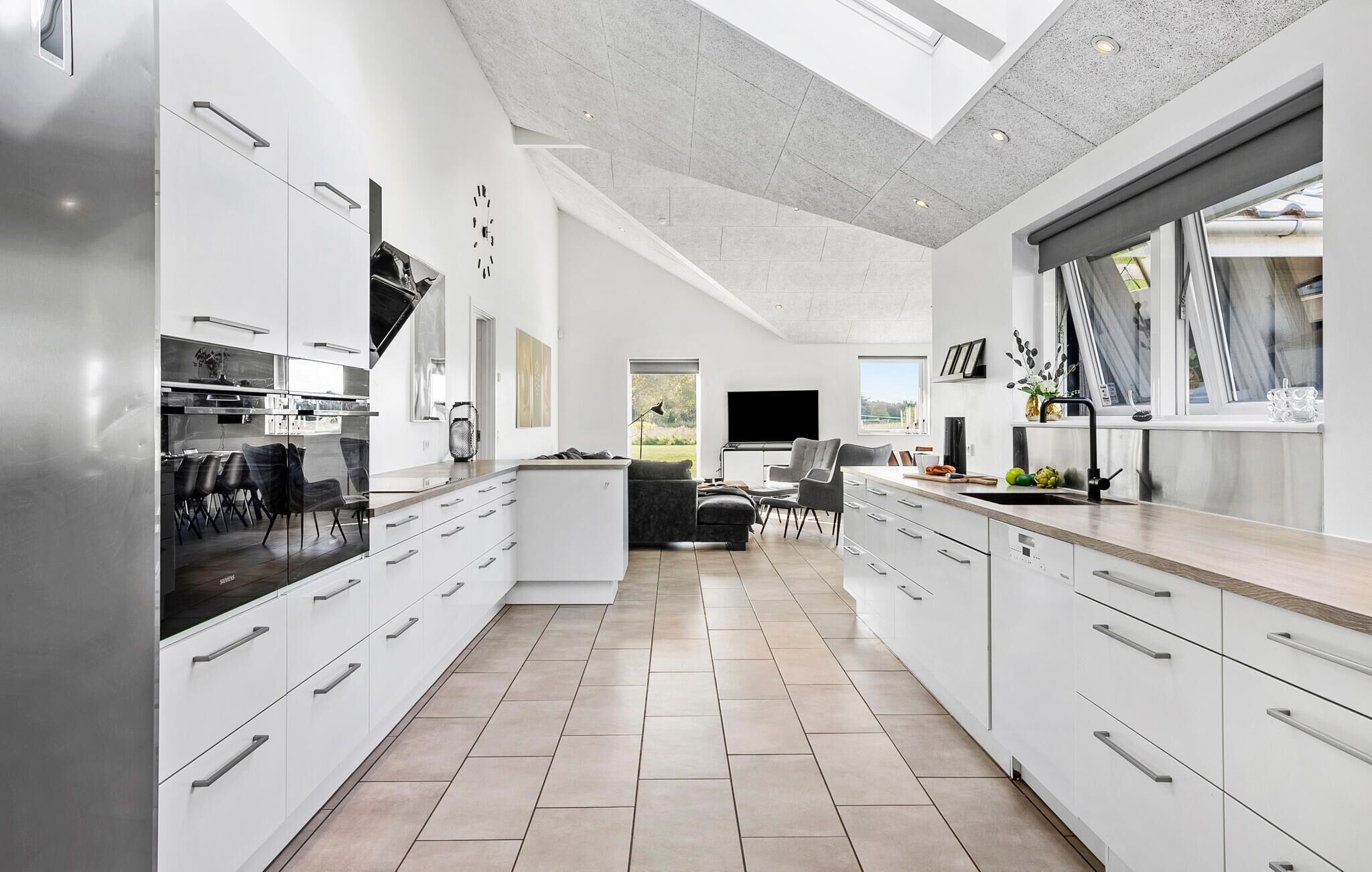 Fridge, stovetop, dishwasher, coffee/tea maker