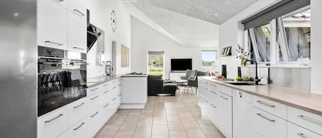 Fridge, stovetop, dishwasher, coffee/tea maker