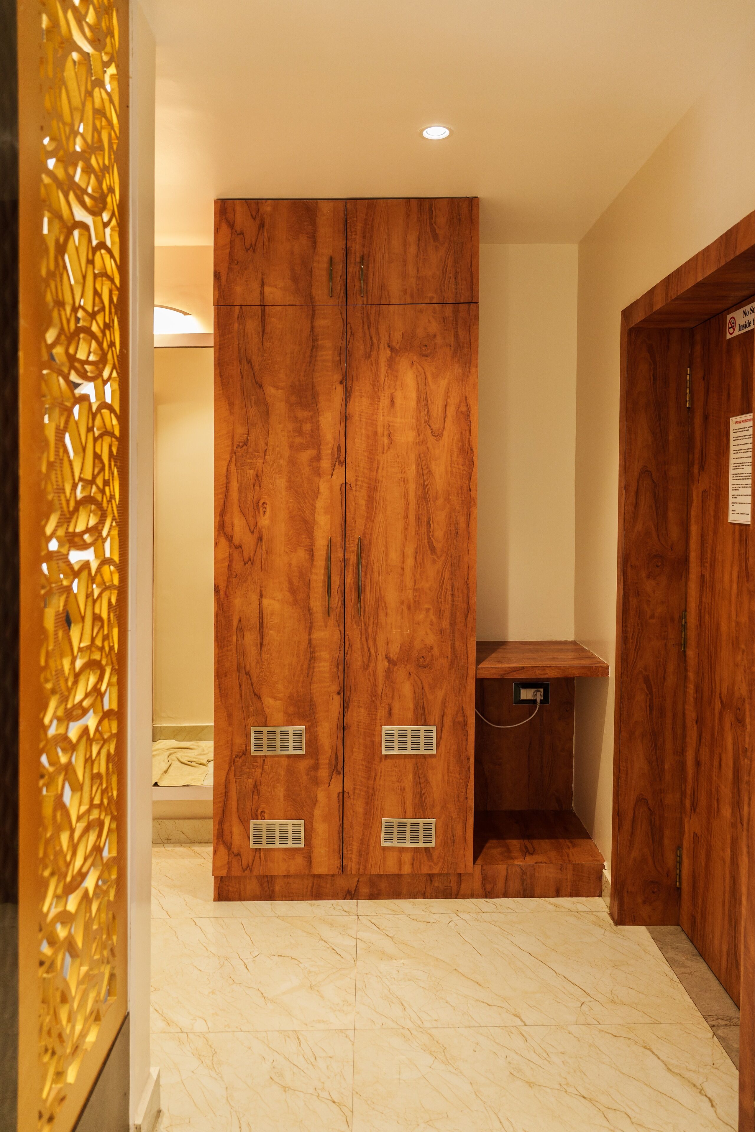 Deluxe Single Room, 1 King Bed, Air conditioning, Partial Ocean View | Premium bedding, desk, laptop workspace, blackout curtains