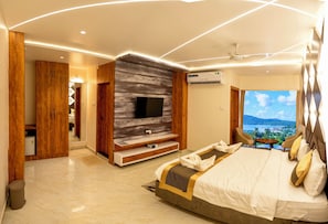 Kamar Single Deluks, 1 Tempat Tidur King, AC, pemandangan laut sebagian | Meja kerja, ruang kerja ramah laptop, dan tirai kedap cahaya