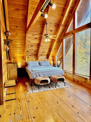 2 bedrooms, iron/ironing board, travel cot, free WiFi