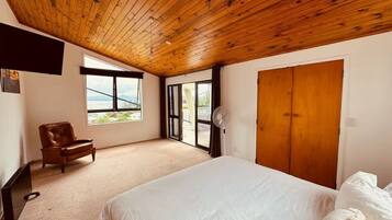 3 slaapkamers, een strijkplank/strijkijzer, wifi, beddengoed