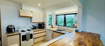 Spacious Kiwi bach with harbour views