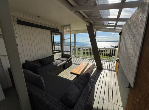 Spacious Kiwi bach with harbour views