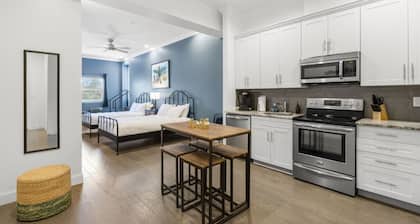 NEW! Havana Hideaway - Stunning Ybor Studio On 7th Ave