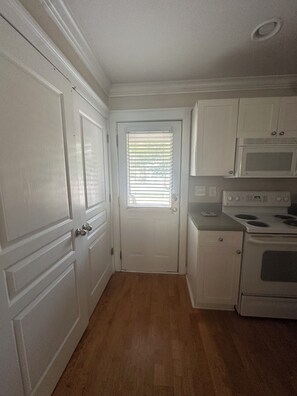 Microwave, oven, stovetop, dishwasher