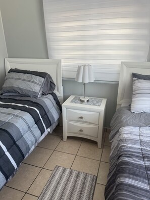 3 makuuhuonetta, silitysrauta/-lauta, Wi-Fi, vuodevaatteet