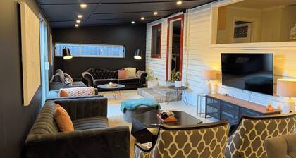 D143 Ballarat Sunny Desert Retreat 4 bedrooms sleeps 13