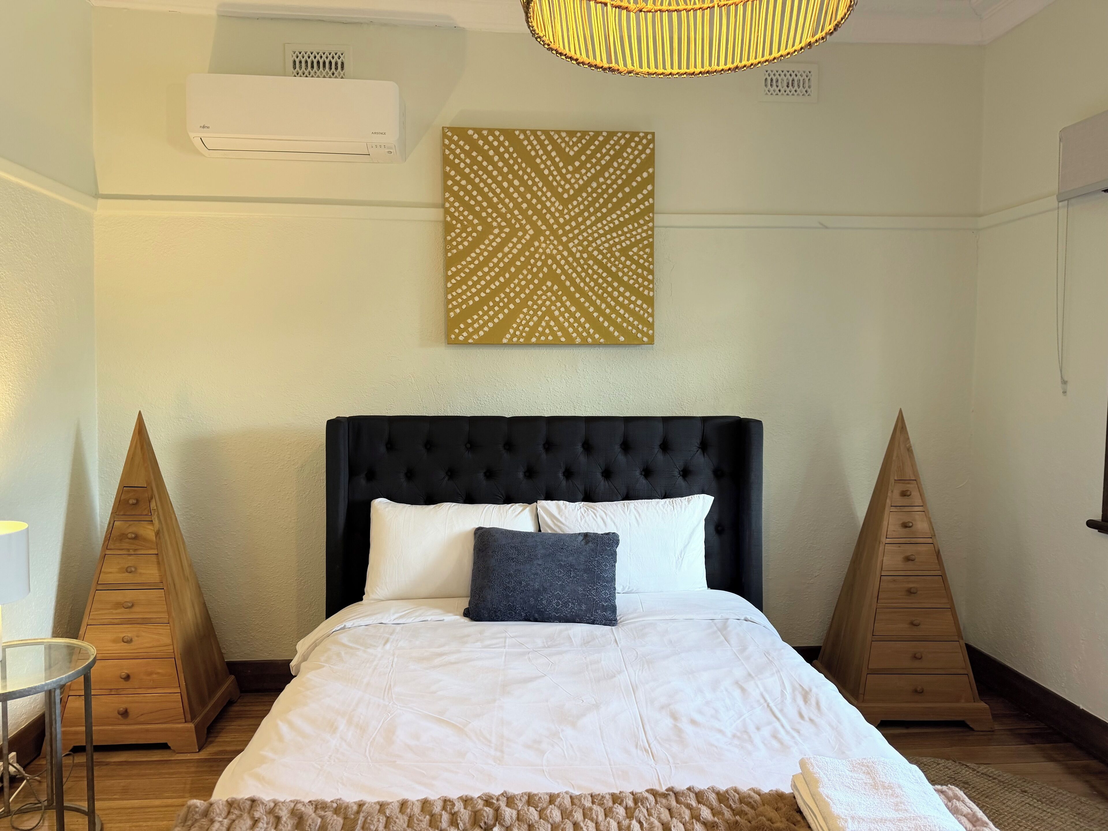 4 dormitorios, tabla de planchar con plancha, Internet y ropa de cama