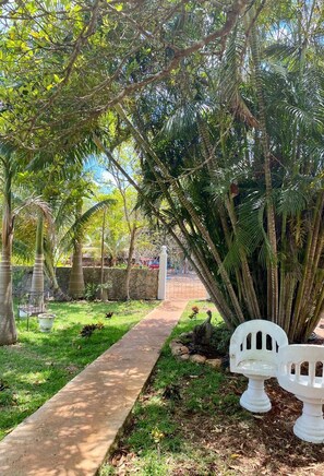 Classic Cabin, Pool View | Living area