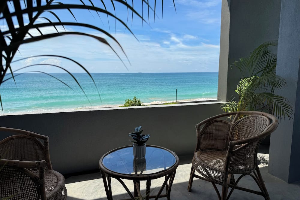 Goalie Beachfront Resort