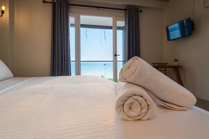 Ropa de cama de alta calidad, minibar y tabla de planchar con plancha 