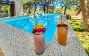 Lämmitetty uima-allas