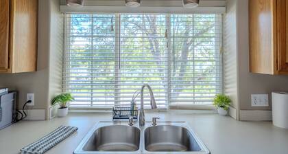 Quiet retreat yet couple mins to Costco Walmart Target and all major shopping.