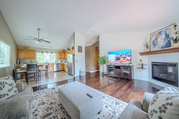 Smart TV, fireplace