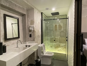 Superior Room, Courtyard View | Desk, laptop workspace, iron/ironing board, free WiFi