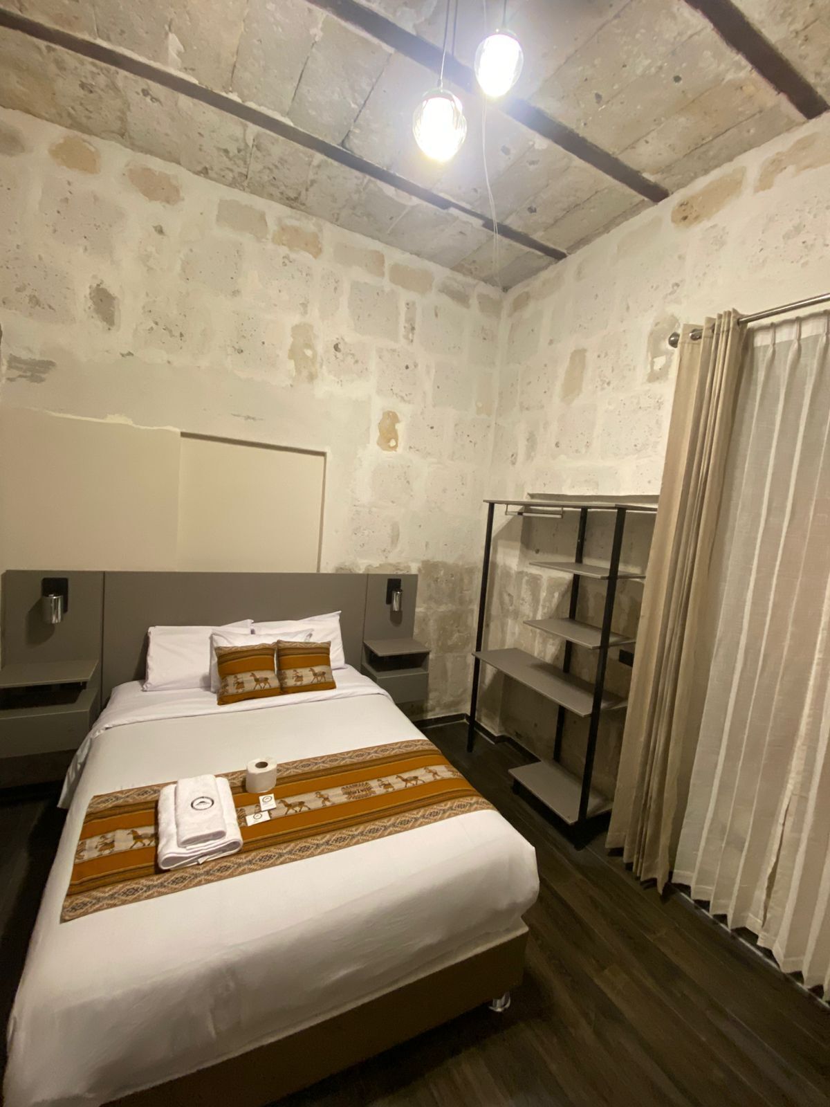 書桌、筆電工作空間、  熨斗/熨衣板、免費無線上網