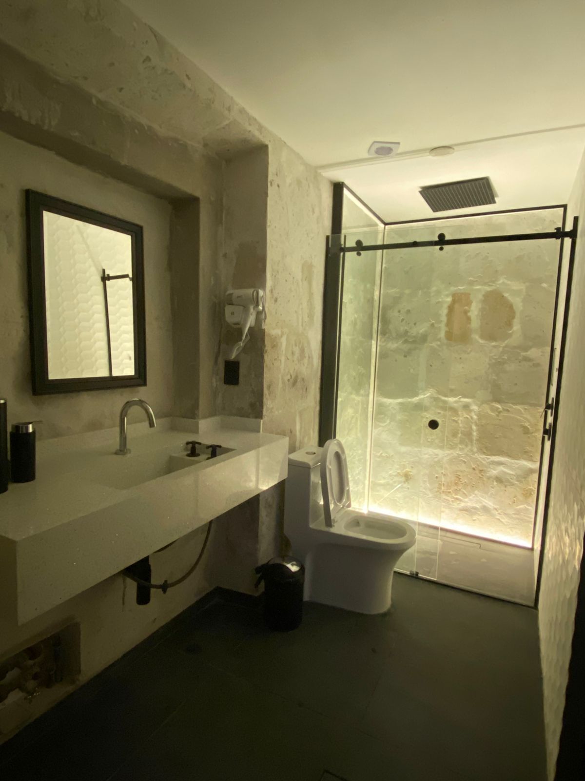 Escriptori i espai de treball apte per a portàtils 