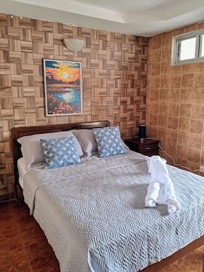 4 bedrooms, internet, bed sheets