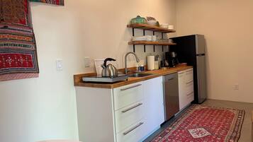 Micro-ondes, four, plaque de cuisson, lave-vaisselle