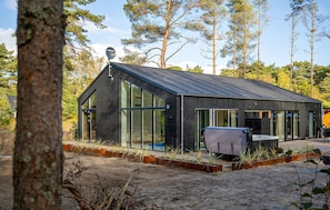 Exterior - Nice home in Nexø with sauna (Nexø)