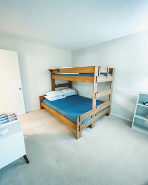 2 chambres, bureau, lit de bébé portatif, accès au Wi-Fi (inclus)