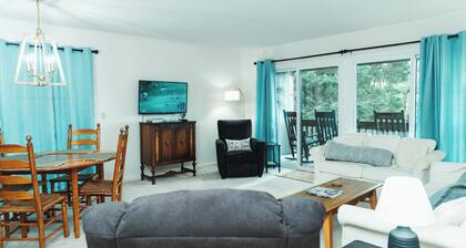 Three Little Pines Condo 2BD 2BA with Pool Close to Village and Pinehurst Resort