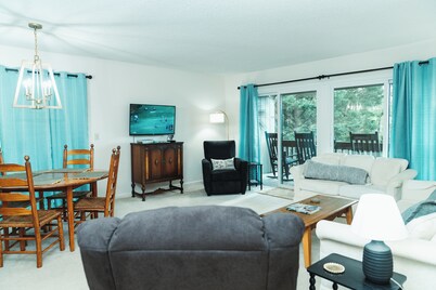 Three Little Pines Condo 2BD 2BA with Pool Close to Village and Pinehurst Resort