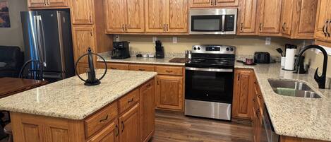 Micro-ondes, four, plaque de cuisson, lave-vaisselle