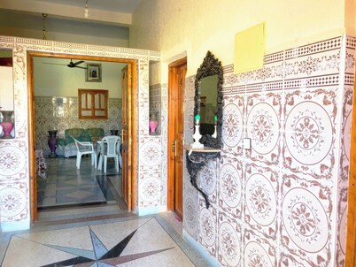 Villa in Tata City - Spacious 6-bedroom with Private-Badroom/Shower