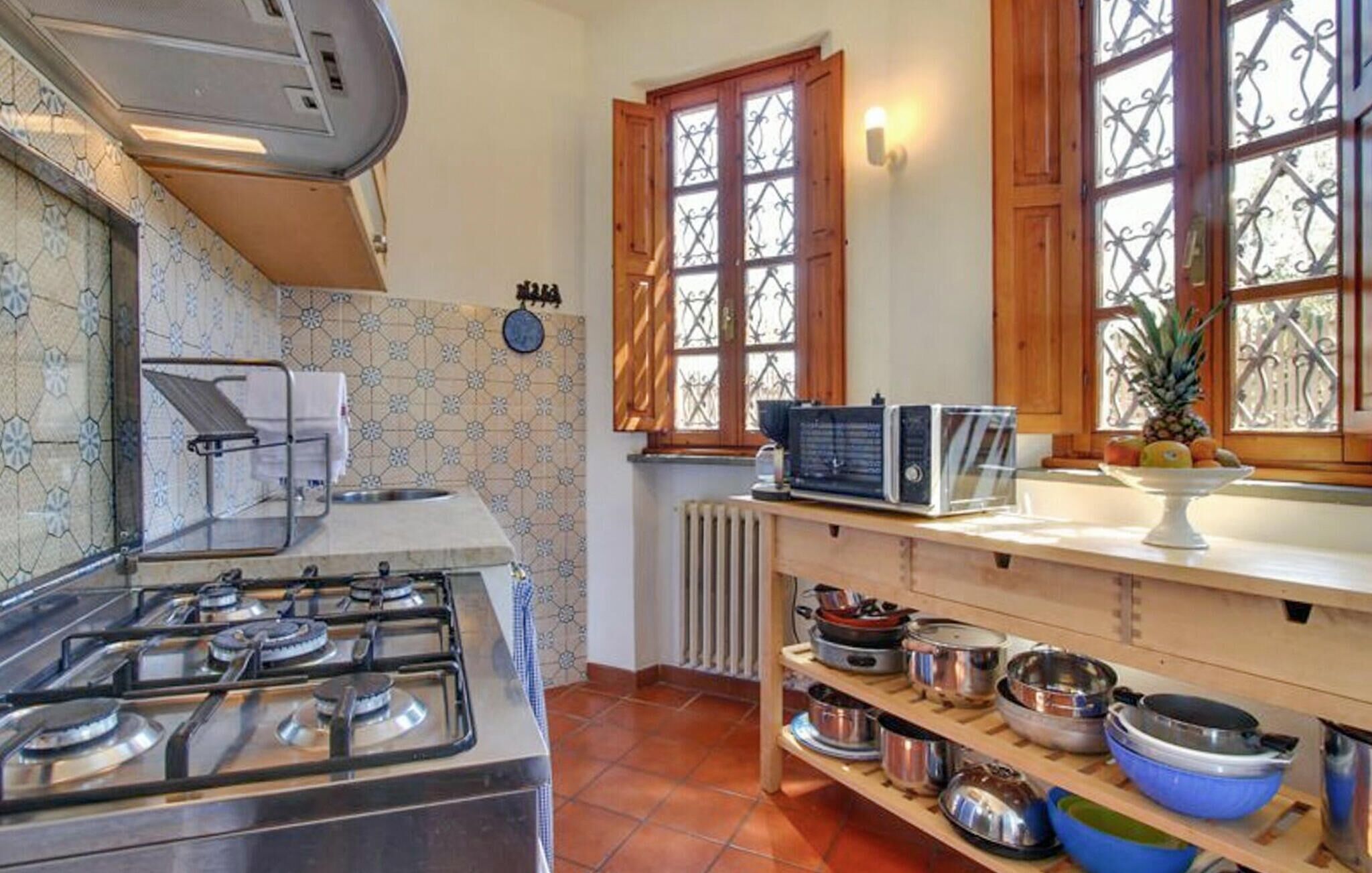 Frigorifero, piano cottura, lavastoviglie, macchina per tè/caffè