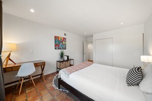 4 bedrooms, desk, iron/ironing board, WiFi