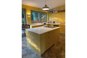 Geladeira, micro-ondas, fogão, cooktop