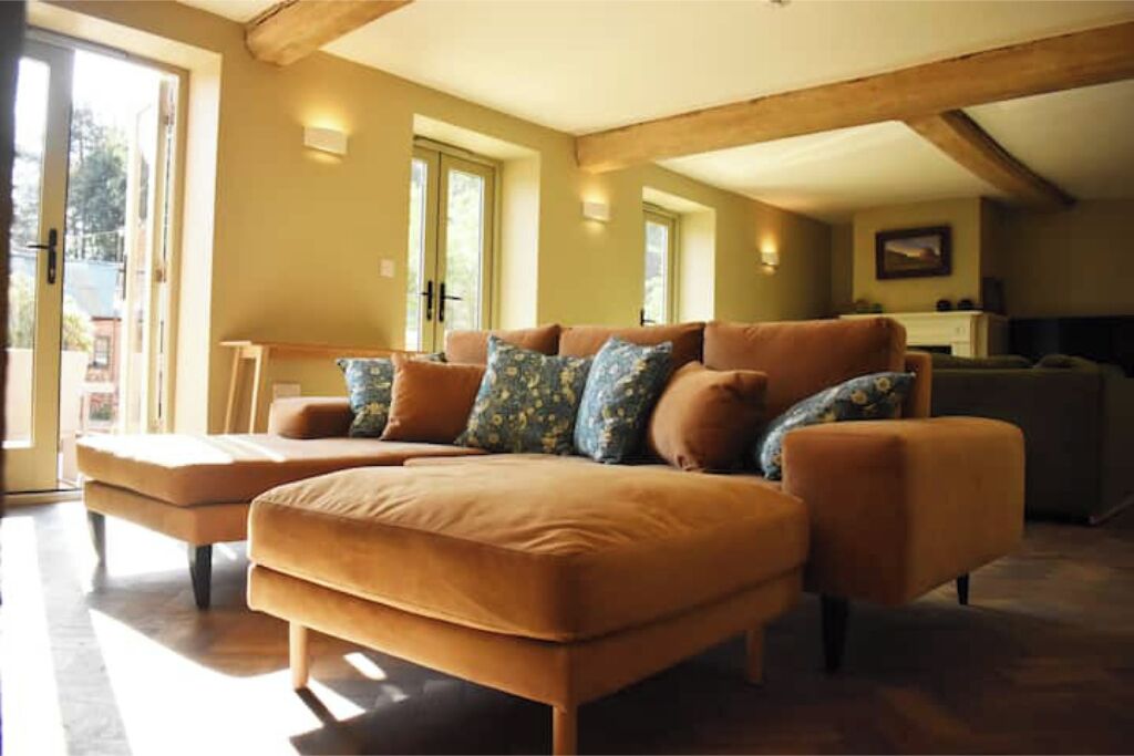 Smart TV, chimenea, videojuegos y reproductor de DVD 