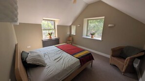 6 soveværelser, skrivebord, strygejern/strygebræt, weekendseng