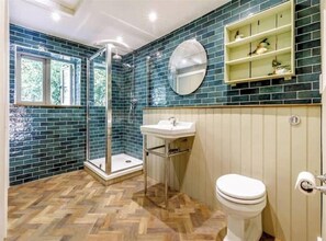 Produtos de toalete biodegradáveis, toalhas de banho, sabonete, shampoo