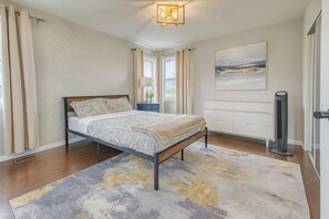 4 عدّة غرف نوم ومكواة/لوح كي وواي فاي وملاءات أسرّة