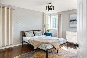 4 bedrooms, iron/ironing board, WiFi, bed sheets